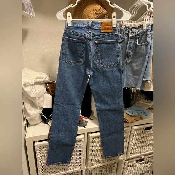 Levi’s Premium Wedgie Straight Leg Jeans - Picture 5 of 10